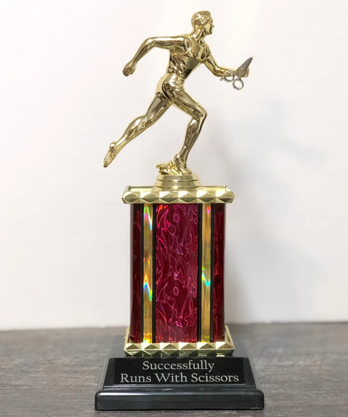 laeuft erfolgreich mit der Scherentrophaee